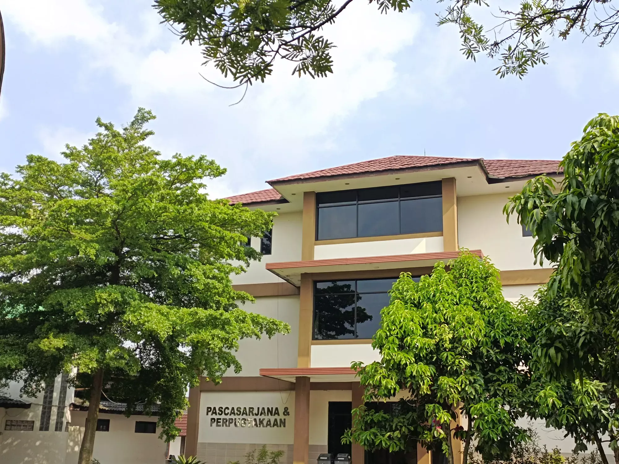 Gedung Pascasarjana dan Perpustakaan IKIP Siliwangi